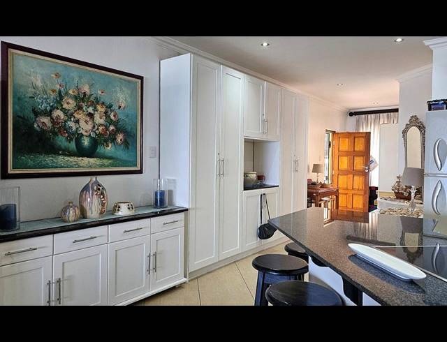 3 BEDROOM SECTIONAL TITLE FOR SALE IN UVONGO BEACH